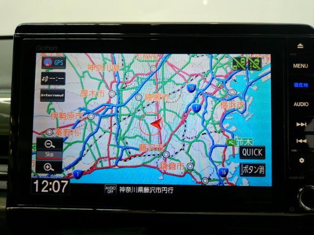 フルセグチューナー内蔵のメーカー純正メモリーナビゲーション搭載です。DVD再生、CD再生、Bluetooth接続、USBポート付きです。