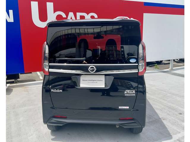 スポイラー付きバックドアは大きく開閉します！ので荷物の積み下ろしが楽です。
