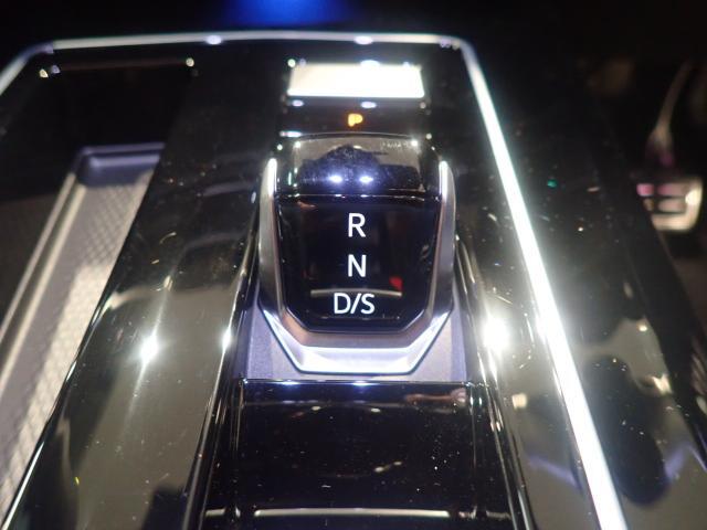 7速DSGトランスミッションが切れ目のない滑らかな加速を実現します。