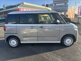 キッズルーム完備。ご家族でゆっくりおくつろぎ下さい！バリアフリー設計の多目的トイレや女性用サニタリーベビーカーもご用意しております！メンテナンス等でお待ちの際も店内でゆっくり過ごせます