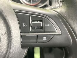 【アダプティブクルーズコントロール】高速道路での長距離走行が楽に！！自動で速度を保つクルーズコントロールが、衝突軽減システムと連携し、前方の車両を感知して車間を保つように速度調節してくれます！！