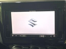 【純正ナビ】人気の純正ナビを装備しております。ナビの使いやすさはもちろん、オーディオ機能も充実！キャンプや旅行はもちろん、通勤や買い物など普段のドライブも楽しくなるはず♪