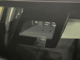 【スズキ　セーフティサポート】走行中に前方の車両等を認識し、衝突しそうな時は警報とブレーキで衝突回避と被害軽減をアシスト。より安全にドライブをお楽しみいただけます。