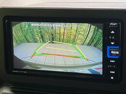 【バックカメラ】駐車時に後方がリアルタイム映像で確認できます。大型商業施設や立体駐車場での駐車時や、夜間のバック時に大活躍！運転スキルに関わらず、今や必須となった装備のひとつです！