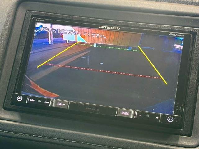 【カラーバックモニター】を装備しております。リアの映像がカラーで映し出されますので日々の駐車で安心安全です。
