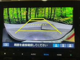 【バックカメラ】駐車時に後方がリアルタイム映像で確認できます。大型商業施設や立体駐車場での駐車時や、夜間のバック時に大活躍！運転スキルに関わらず、今や必須となった装備のひとつです！