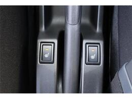 運転席/助手席シートヒーター付です。