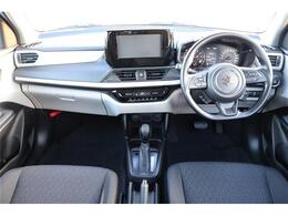 前席全体　目線も高く広い視界で安心して運転することができますね！