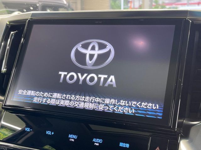 【大画面ナビ】人気の大型10インチナビを装備。存在感のある大画面はインパクト大！ナビ利用時のマップ表示は見やすく、テレビやDVDは臨場感がアップ！いつものドライブがグッと楽しくなります♪