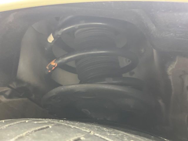 お車を安心してお乗りいただく為には、足回りの定期点検が欠かせません。サービスサポート（有償保証）では無料点検もご提供しており、安心のカーライフをお過ごしいただけるサポート体制が整っています。