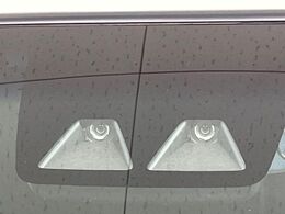 【スマートアシスト】走行中に前方の車両等を認識し、衝突しそうな時は警報とブレーキで衝突回避と被害軽減をアシスト。より安全にドライブをお楽しみいただけます。