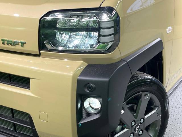 【LEDヘッドライト】悪天候や夜間走行時も良好な視界を確保し安心して運転できる高輝度LEDヘッドライトを装備！点灯速度が早く、消費電力も抑えられています。