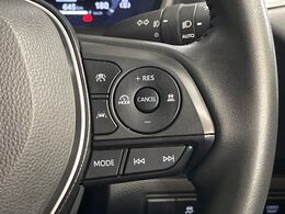【レーダークルーズコントロール】高速道路での長距離走行が楽に！！自動で速度を保つクルーズコントロールが、衝突軽減システムと連携し、前方の車両を感知して車間を保つように速度調節してくれます！！