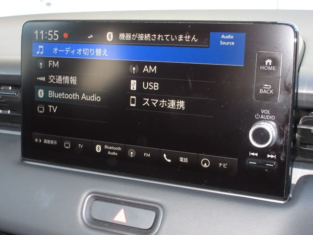 ナビゲーションはホンダコネクトディスプレイを装着しております。AM、FM、Bluetooth、フルセグTVがご使用いただけます。初めて訪れた場所でも道に迷わず安心ですね！