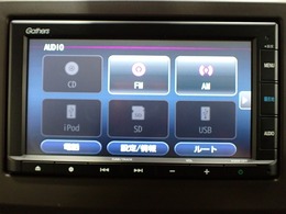 ホンダ純正ナビなのでダッシュボードにスッキリと収まっています。土地勘の無い所でも道に迷わず安心ですね！。AVも色々視聴でるのでドライブも楽しくなりますよ！