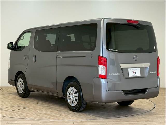 安心したお車をお選び頂けるように、当社では、鑑定車両を展示しております。第三者機関により、お車の品質を提示しております。