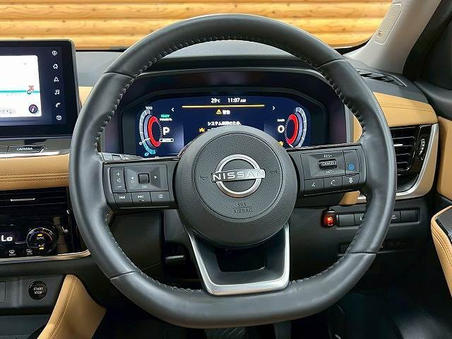 【ステアリングスイッチ】を装備しております。オーディオ操作をハンドルで行うことが可能です。