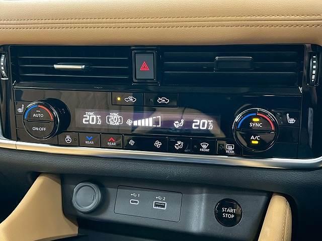 【オートエアコン】車内温度をセンサーが感知してご希望の車内温度になるよう、風量も自動で調整してくれます☆