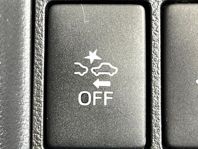 【スマートアシスト】走行中に前方の車両等を認識し、衝突しそうな時は警報とブレーキで衝突回避と被害軽減をアシスト。より安全にドライブをお楽しみいただけます。
