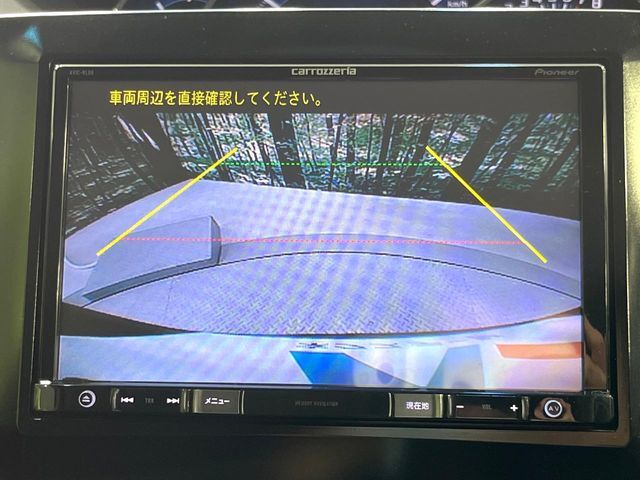 【バックカメラ】駐車時に後方がリアルタイム映像で確認できます。大型商業施設や立体駐車場での駐車時や、夜間のバック時に大活躍！運転スキルに関わらず、今や必須となった装備のひとつです！