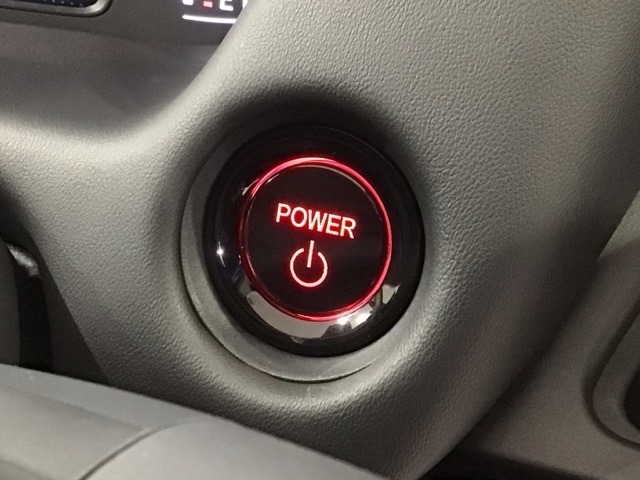 ワンプッシュでエンジンのスタート、ストップが出来て便利です。