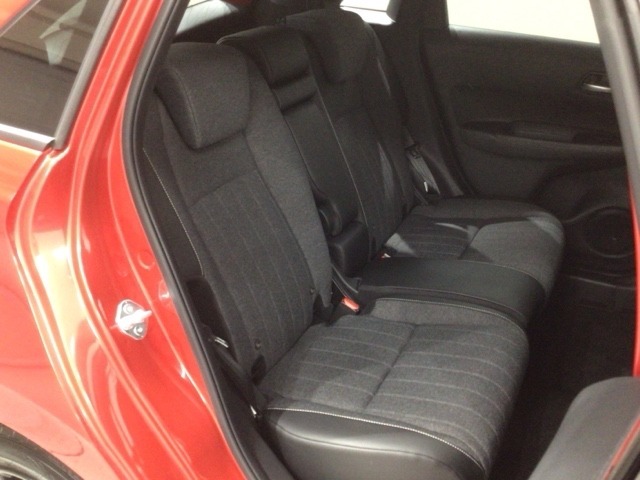 ゆったり座れるリヤシート！足元が広々としていて、乗り心地も良いです！