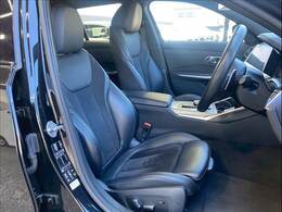 「バックモニター」を装備で駐車が苦手な方でも安心です。