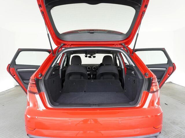 奥行きがあり容量十分なトランクスペースは後席を倒してトランクスルーも可能です。無料電話★0078-6002-781523★直通電話042-487-3925★audi.ap.chofu@audi-vw-retail.co.jp★