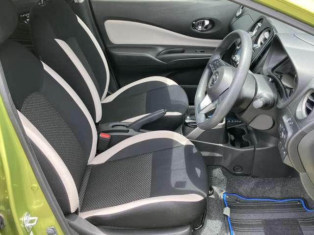 クッション性能が高く、程よく体をホールドしてくれるフロントシートなので、ゆったりとした運転を楽しんで頂けます。