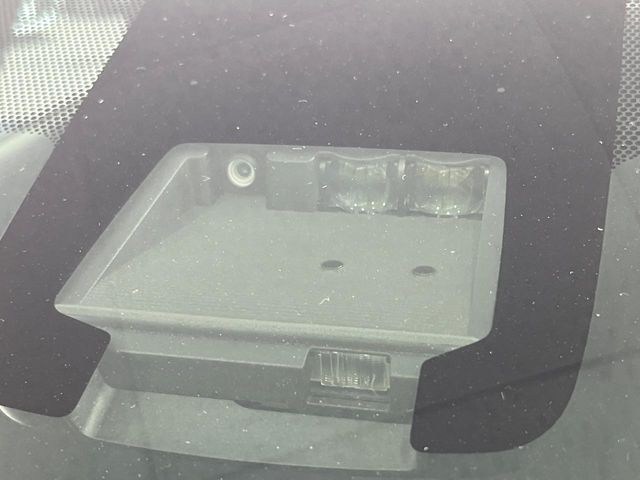 【トヨタセーフティセンス】走行中に前方の車両等を認識し、衝突しそうな時は警報とブレーキで衝突回避と被害軽減をアシスト。より安全にドライブをお楽しみいただけます。