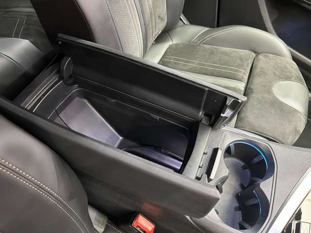 ご遠方の場合でも、下取り車両の金額を概算でお出しすることは可能でございます。車検証をお手元に、走行距離をご確認の上お問い合わせくださいませ。