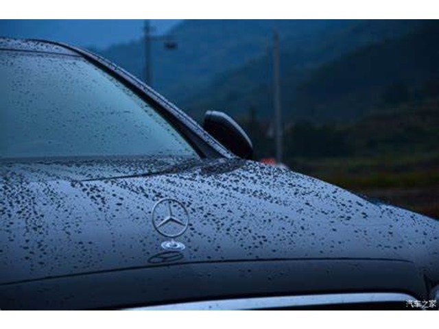 Bプラン画像：大切なお車のボディ全体を職人が綺麗に磨き上げ、その上にガラス質の膜を貼りボディを保護し、持続的に車を綺麗な状態にキープすることが可能です。
