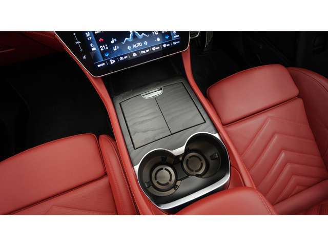 高年式車輌にてMaseratiディーラーのみがご提供できる、サーティファイドプレオウンド（有償保証）にご加入頂けます！！全国のMaseratiディーラーにて保証対応可能で御座います。