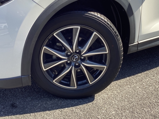 タイヤの残り溝は前後とも3mmとなります　　【参考】新車時の溝はおよそ7～8mmとなります。