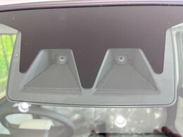 【スマートアシスト】走行中に前方の車両等を認識し、衝突しそうな時は警報とブレーキで衝突回避と被害軽減をアシスト。より安全にドライブをお楽しみいただけます。