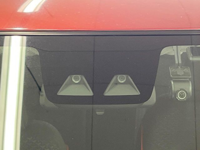 【スマートアシスト】走行中に前方の車両等を認識し、衝突しそうな時は警報とブレーキで衝突回避と被害軽減をアシスト。より安全にドライブをお楽しみいただけます。