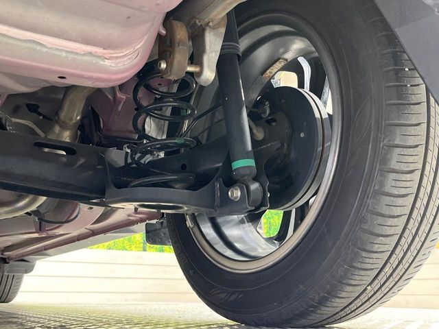 大好評を頂いておりますボディの弾スプラッシュコートも好評受付中。通常のガラスコートと異なる、耐久年数6年の無機質ガラスコーティングが、ボディをキレイな状態に保ってくれます。