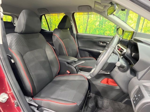 運転席シート廻りは使用感も少なく、良好な状態となっています。前オーナー様が丁寧に使っていたことがよくわかりますね。