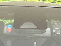 【トヨタセーフティセンス】走行中に前方の車両等を認識し、衝突しそうな時は警報とブレーキで衝突回避と被害軽減をアシスト。より安全にドライブをお楽しみいただけます。