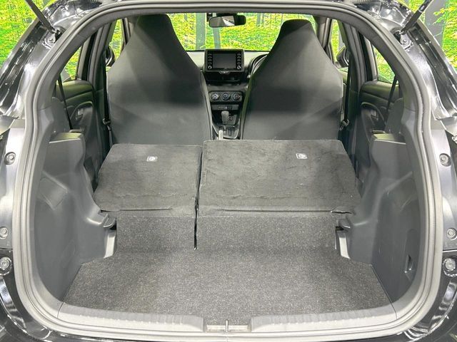 後席を格納すると、これだけの広さが！シーンに合わせたシートアレンジで、大きな荷物も積むことが出来ます♪