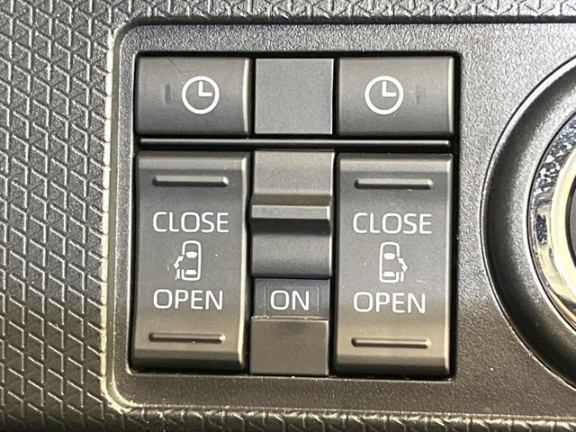 【両側パワースライドドア】スマートキーや運転席のスイッチで後席両側スライドドアの開閉が可能♪電動だから力を入れてドアを開ける必要が無く、小さなお子様でも簡単に開け閉めでき快適です♪