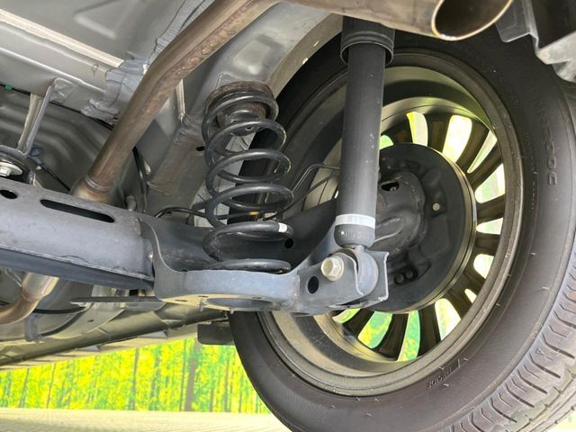 お車を安心してお乗りいただく為には、足回りの定期点検が欠かせません。サービスサポート（有償保証）では無料点検もご提供しており、安心のカーライフをお過ごしいただけるサポート体制が整っています。