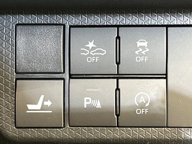 【スマートアシスト】走行中に前方の車両等を認識し、衝突しそうな時は警報とブレーキで衝突回避と被害軽減をアシスト。より安全にドライブをお楽しみいただけます。
