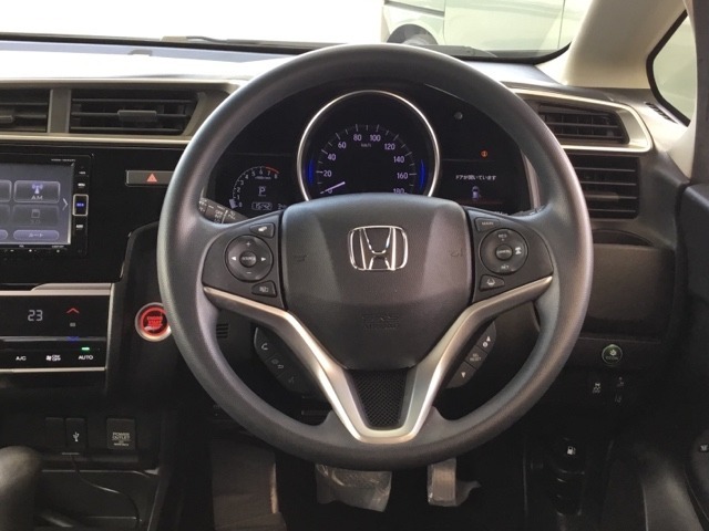 【Honda　SENSING】いつもの道で、高速道路などで、安心・快適な運転を支援します。先進の安全運転機能システム搭載。