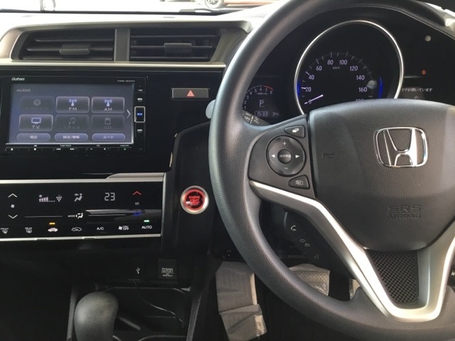 ドライブの必需品。見やすい・使いやすいHonda純正のメモリーナビを搭載。