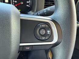 【クルーズコントロール】アクセルペダルを踏まずに一定の車速で走行できます。高速道路や加速・減速の繰り返しの少ない自動車道などで便利です。