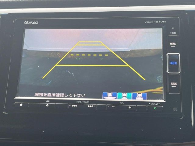 【バックカメラ】駐車時に後方がリアルタイム映像で確認できます。大型商業施設や立体駐車場での駐車時や、夜間のバック時に大活躍！運転スキルに関わらず、今や必須となった装備のひとつです！