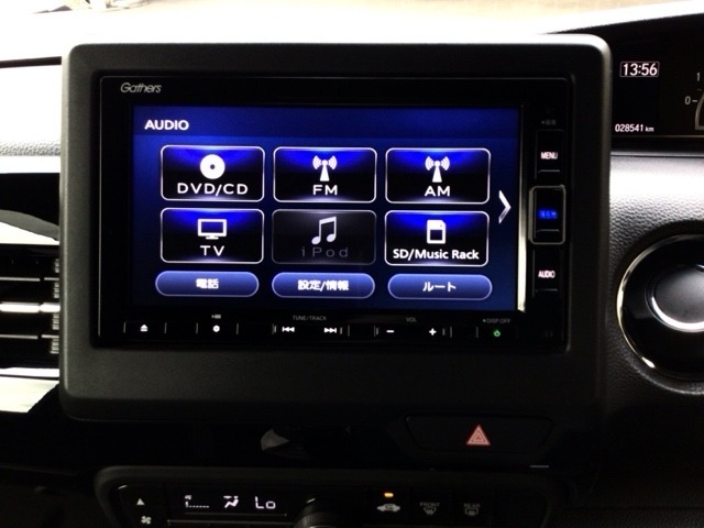 【オーディオ機能】ナビに一体のオーディオは、フルセグTVの他にDVD/CDプレーヤーを装備♪もちろんFM/AMラジオもお聞きいただけますよ♪