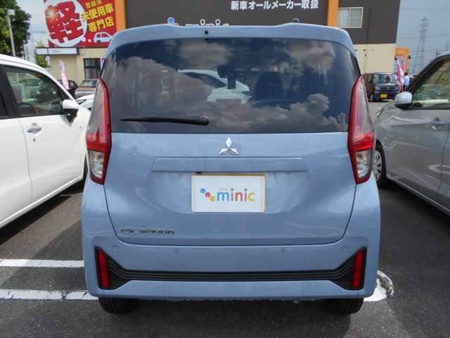 車検工場とは別でオイル館(一般整備工場)もご用意してます。その名の通り、オイル交換やバッテリー交換、タイヤのはめ替え等の一般整備を行います。気軽にアフターサービスもお任せください。