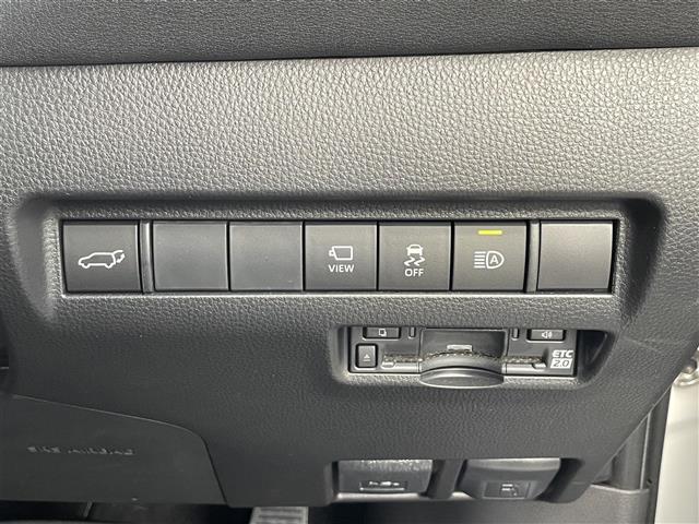 【ETC】有料道路を利用する際に料金所で停止することなく通過できる、ETC車載器（ノンストップ自動料金収受システム機器）が装備されています。セットアップを行うことで利用可能になります。